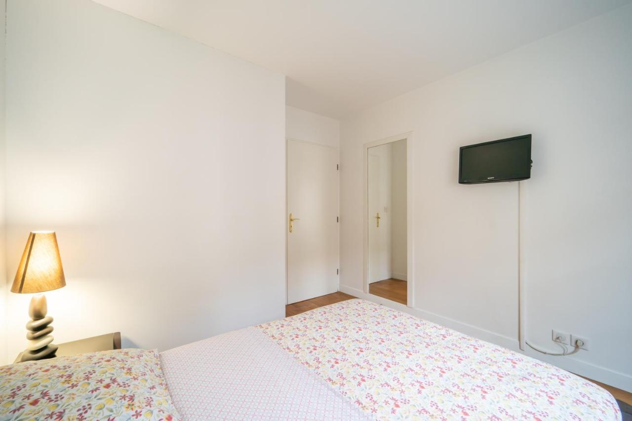 Havre De Paix - Appt Avec Terrasse Apartment Courbevoie Bagian luar foto